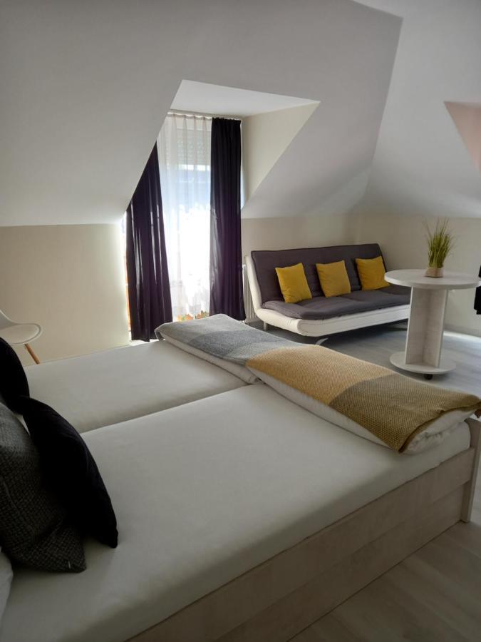 Viola Vendeghaz Bed & Breakfast Pápa Dış mekan fotoğraf