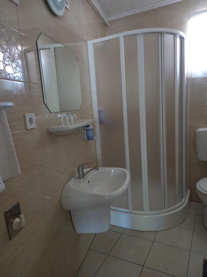 Viola Vendeghaz Bed & Breakfast Pápa Dış mekan fotoğraf