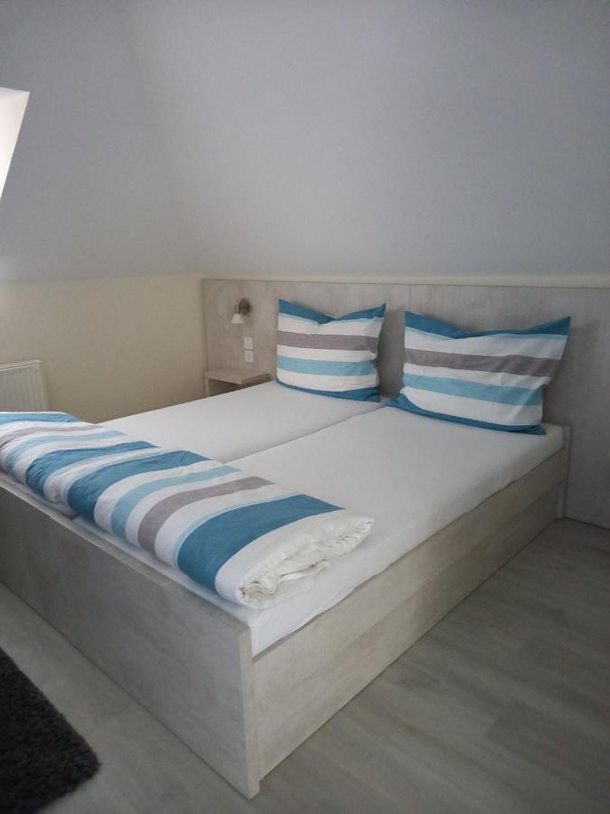 Viola Vendeghaz Bed & Breakfast Pápa Dış mekan fotoğraf
