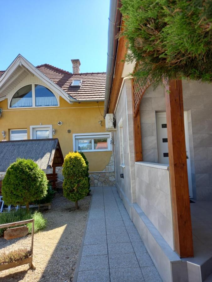 Viola Vendeghaz Bed & Breakfast Pápa Dış mekan fotoğraf