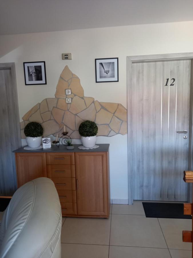 Viola Vendeghaz Bed & Breakfast Pápa Dış mekan fotoğraf
