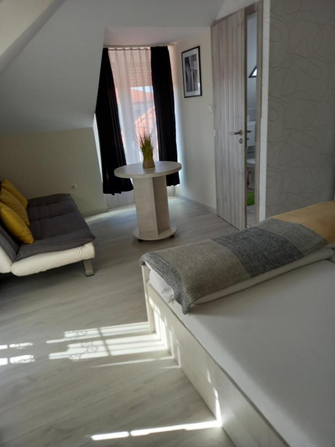 Viola Vendeghaz Bed & Breakfast Pápa Dış mekan fotoğraf