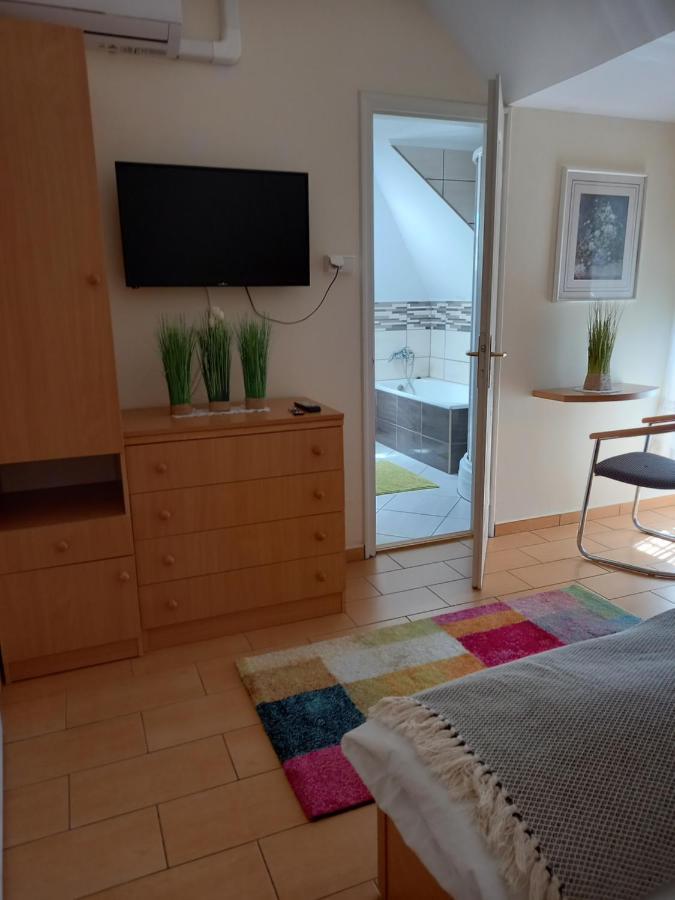 Viola Vendeghaz Bed & Breakfast Pápa Dış mekan fotoğraf
